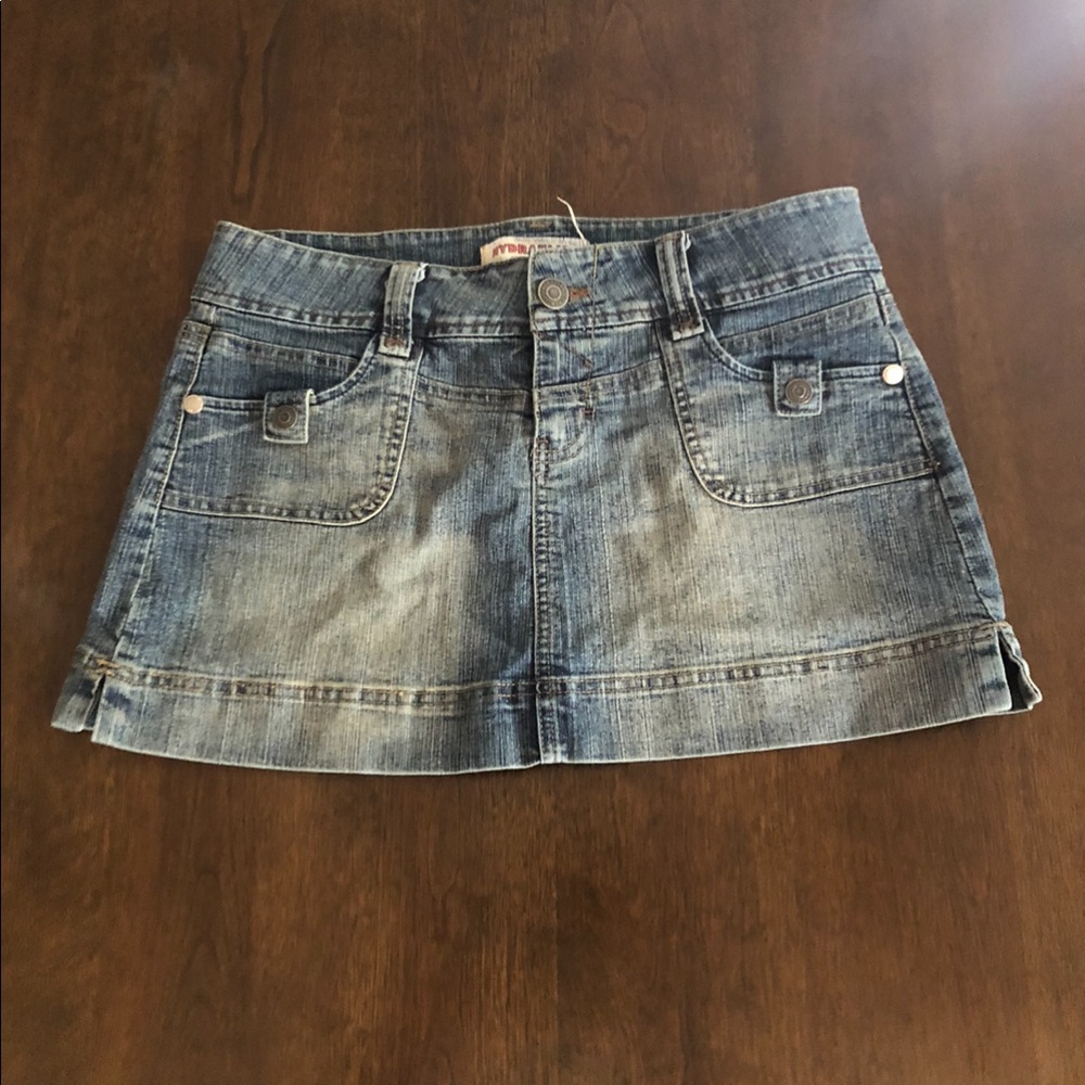 Hydraulic mini jean skirt super cute And nice